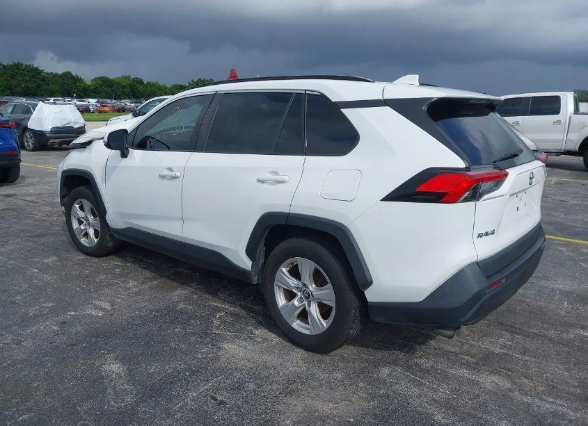 Photo 3 of 2020 Toyota Rav4 XLE (VIN 2T3W1RFV4LC069371)