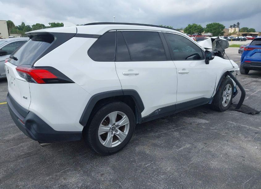 Photo 4 of 2020 Toyota Rav4 XLE (VIN 2T3W1RFV4LC069371)