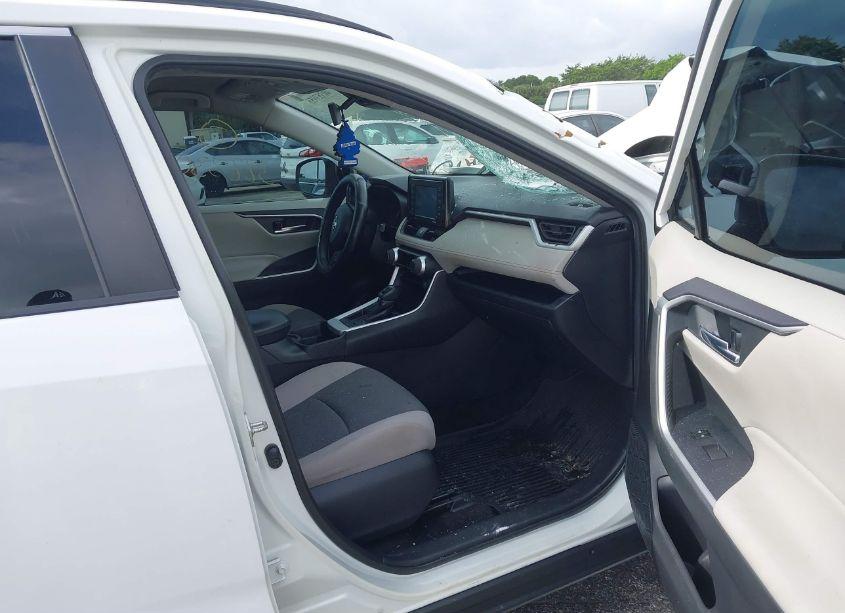 Photo 5 of 2020 Toyota Rav4 XLE (VIN 2T3W1RFV4LC069371)
