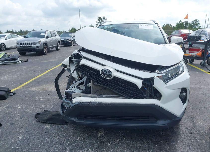 Photo 6 of 2020 Toyota Rav4 XLE (VIN 2T3W1RFV4LC069371)