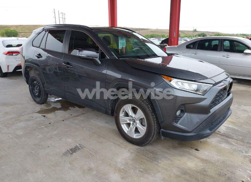 2020 Toyota Rav4 XLE (VIN 2T3W1RFV4LC072240) main photo