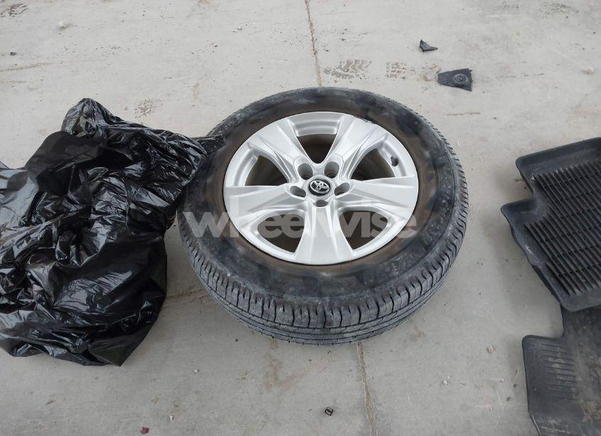 Photo 12 of 2020 Toyota Rav4 XLE (VIN 2T3W1RFV4LC072240)