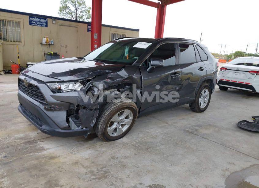 Photo 2 of 2020 Toyota Rav4 XLE (VIN 2T3W1RFV4LC072240)