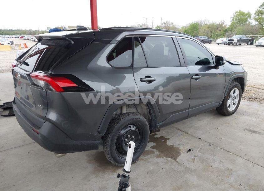 Photo 4 of 2020 Toyota Rav4 XLE (VIN 2T3W1RFV4LC072240)