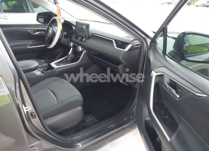 Photo 5 of 2020 Toyota Rav4 XLE (VIN 2T3W1RFV4LC072240)