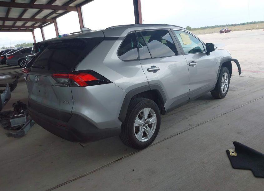 Photo 4 of 2021 Toyota Rav4 XLE (VIN 2T3W1RFV4MC086124)
