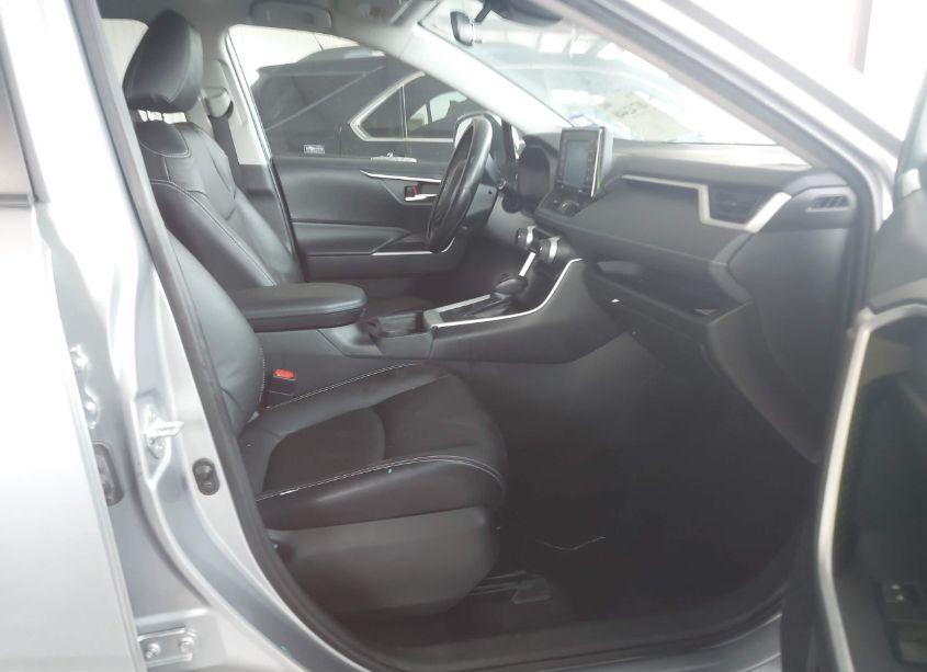 Photo 5 of 2021 Toyota Rav4 XLE (VIN 2T3W1RFV4MC086124)