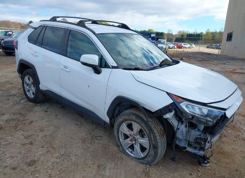 2021 Toyota Rav4 XLE (VIN 2T3W1RFV4MC089251) main photo