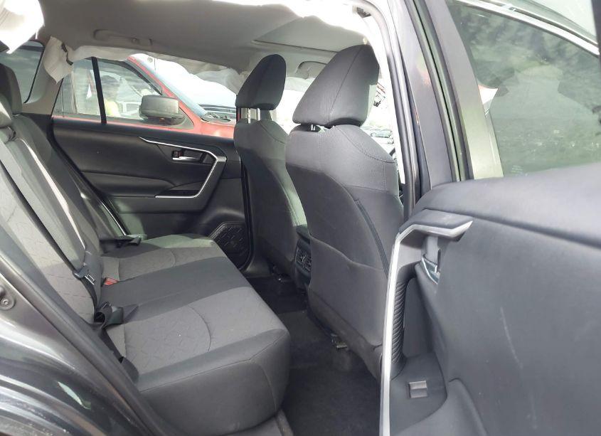 Photo 8 of 2021 Toyota Rav4 XLE (VIN 2T3W1RFV4MC121180)
