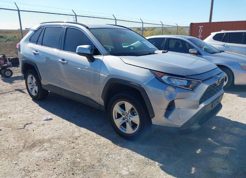 2021 Toyota Rav4 XLE (VIN 2T3W1RFV4MC131286) main photo