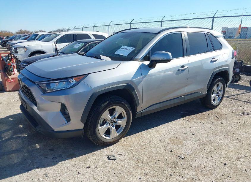 Photo 2 of 2021 Toyota Rav4 XLE (VIN 2T3W1RFV4MC131286)