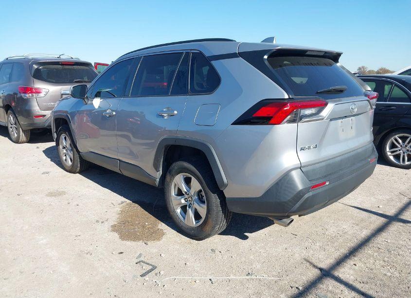 Photo 3 of 2021 Toyota Rav4 XLE (VIN 2T3W1RFV4MC131286)