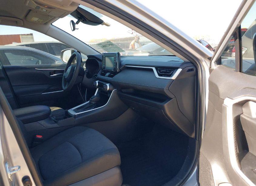 Photo 5 of 2021 Toyota Rav4 XLE (VIN 2T3W1RFV4MC131286)