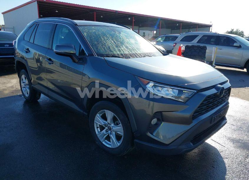 2021 Toyota Rav4 XLE (VIN 2T3W1RFV4MC138397) main photo