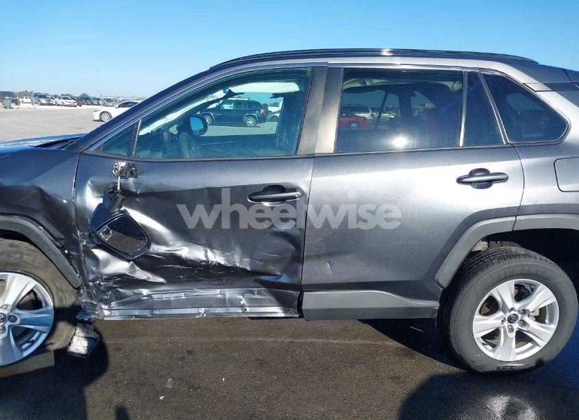 Photo 14 of 2021 Toyota Rav4 XLE (VIN 2T3W1RFV4MC138397)