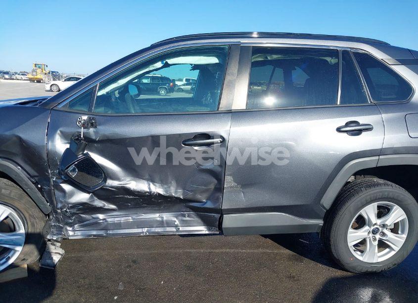 Photo 17 of 2021 Toyota Rav4 XLE (VIN 2T3W1RFV4MC138397)