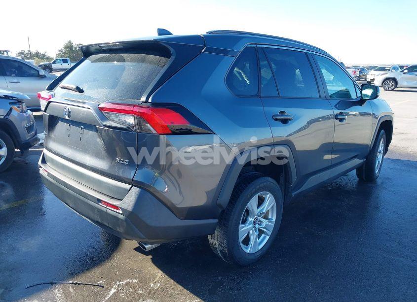 Photo 4 of 2021 Toyota Rav4 XLE (VIN 2T3W1RFV4MC138397)
