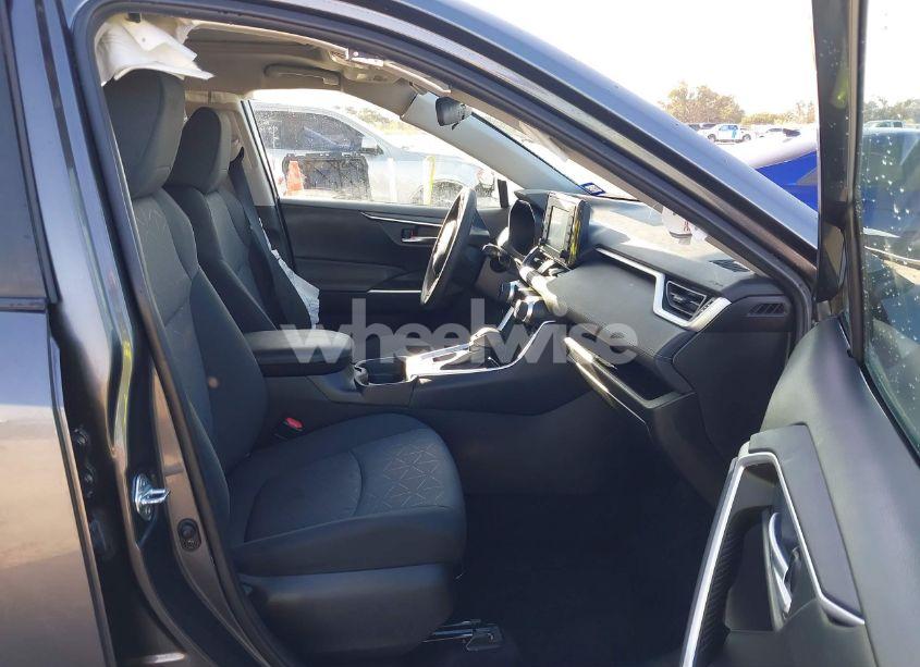 Photo 5 of 2021 Toyota Rav4 XLE (VIN 2T3W1RFV4MC138397)