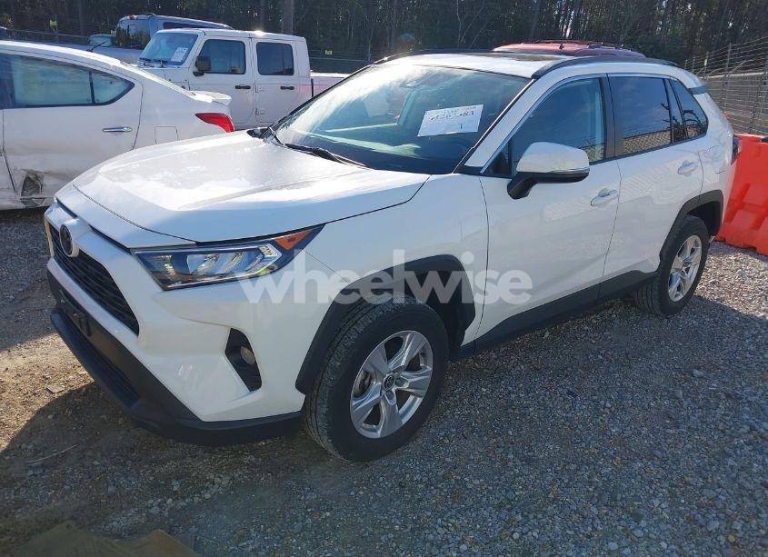 Photo 2 of 2021 Toyota Rav4 XLE (VIN 2T3W1RFV4MC140487)
