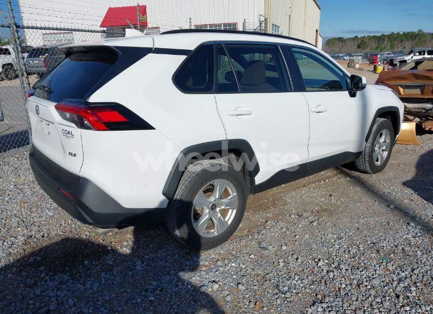 Photo 4 of 2021 Toyota Rav4 XLE (VIN 2T3W1RFV4MC140487)