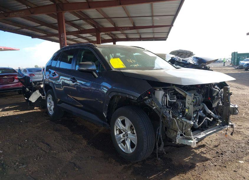 2021 Toyota Rav4 XLE (VIN 2T3W1RFV4MW116995) main photo