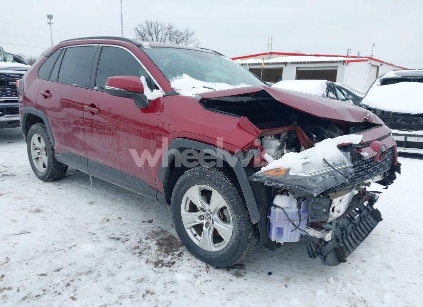 2021 Toyota Rav4 XLE (VIN 2T3W1RFV4MW153495) main photo