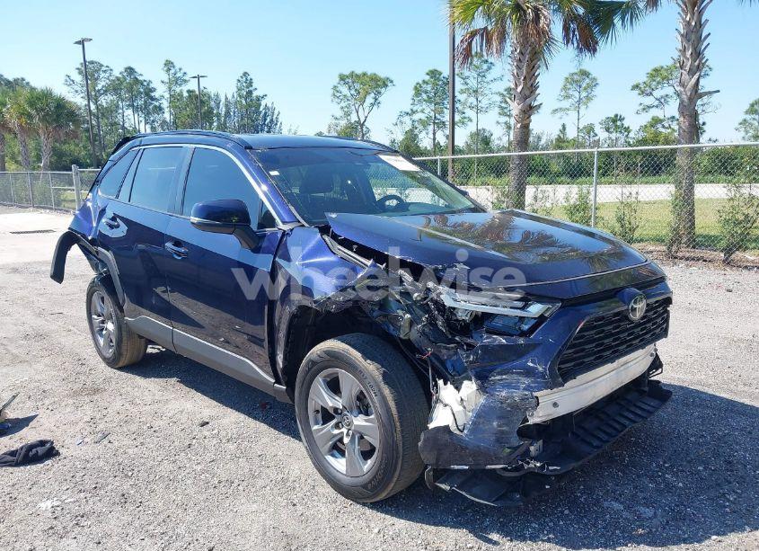 2022 Toyota Rav4 XLE (VIN 2T3W1RFV4NW189687) main photo