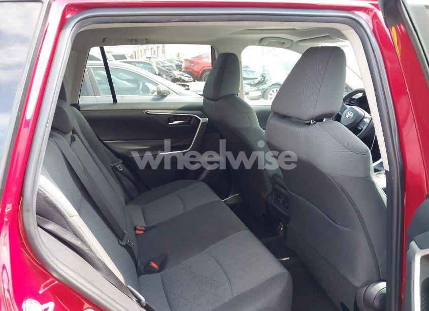 Photo 8 of 2022 Toyota Rav4 XLE (VIN 2T3W1RFV4NW192685)