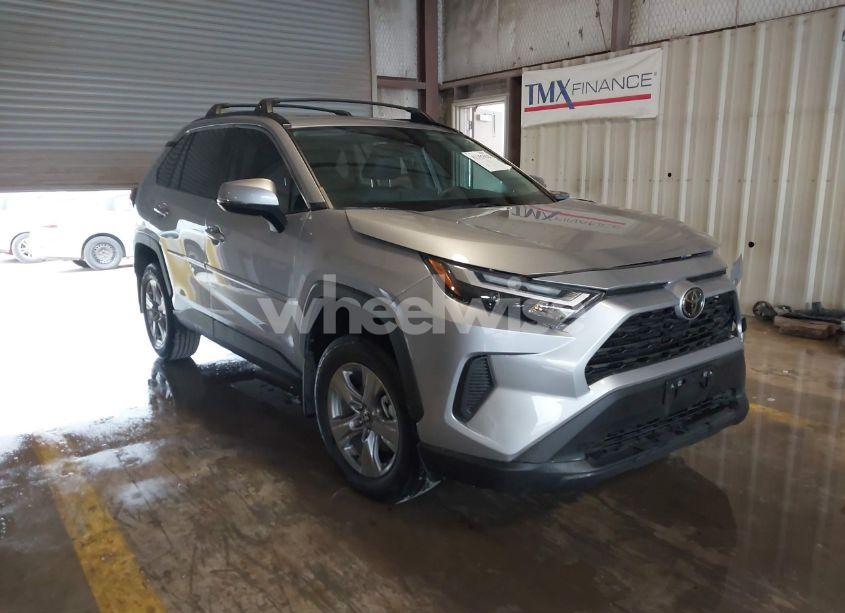 2024 Toyota Rav4 XLE (VIN 2T3W1RFV4RC276819) main photo