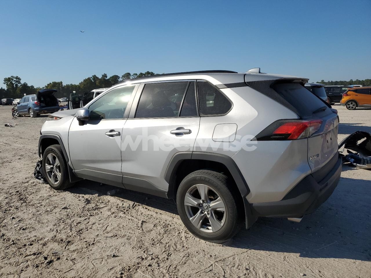 Photo 2 of 2024 TOYOTA RAV4 XLE (VIN 2T3W1RFV4RC282314)