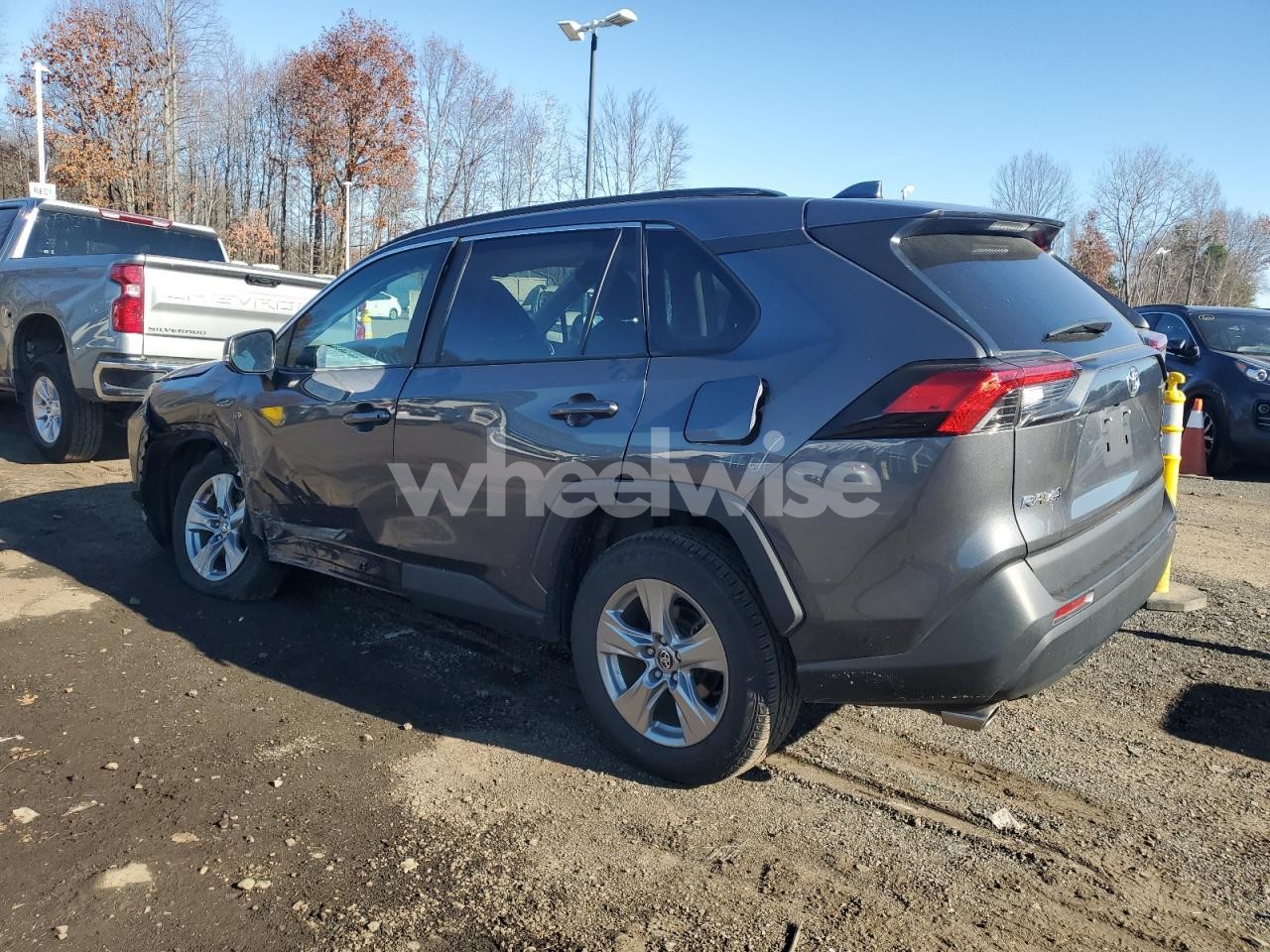 Photo 2 of 2024 TOYOTA RAV4 XLE (VIN 2T3W1RFV4RW323250)