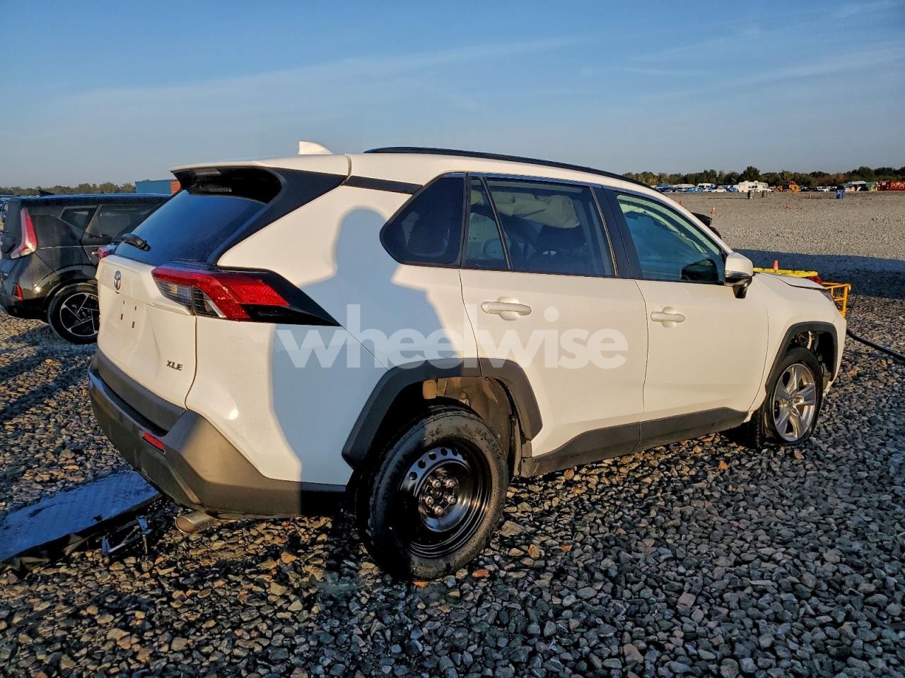 Photo 3 of 2024 TOYOTA RAV4 XLE (VIN 2T3W1RFV4RW333101)