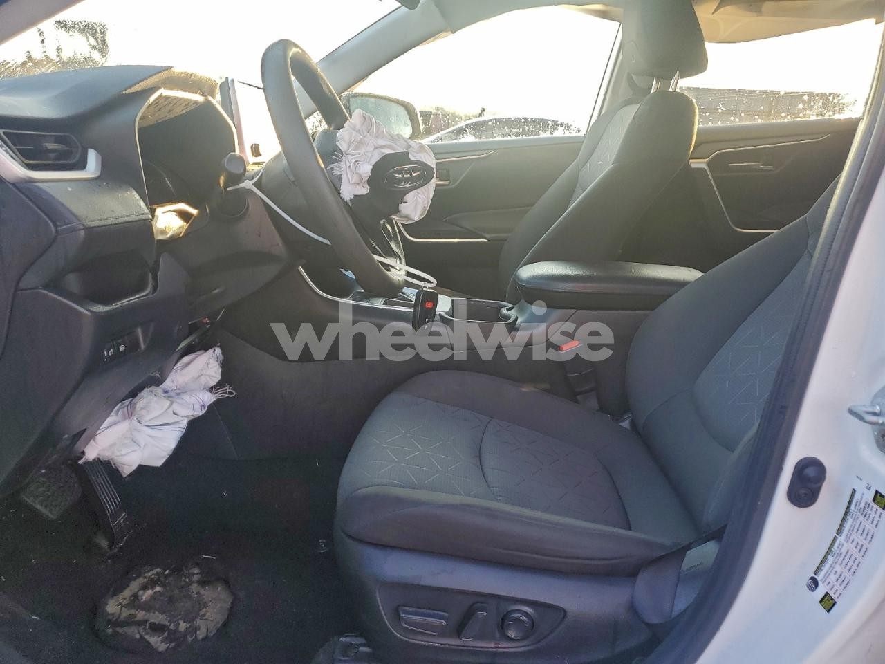 Photo 7 of 2024 TOYOTA RAV4 XLE (VIN 2T3W1RFV4RW333101)