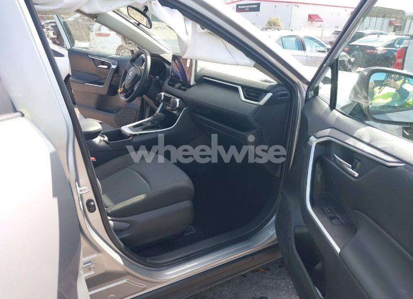 Photo 5 of 2024 Toyota Rav4 XLE (VIN 2T3W1RFV4RW343367)