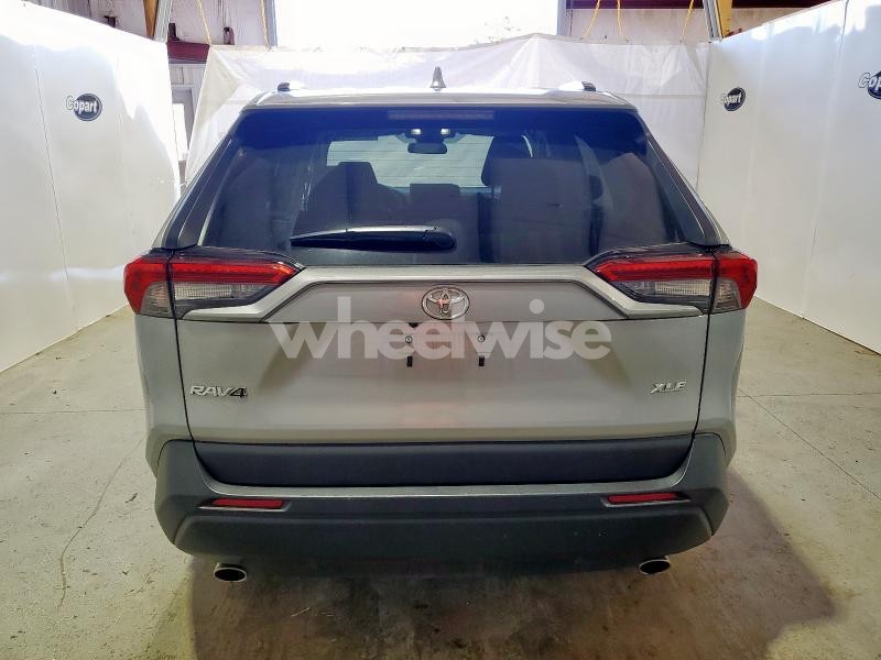 Photo 2 of 2025 TOYOTA RAV4 XLE (VIN 2T3W1RFV4SW374169)