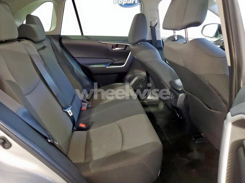 Photo 5 of 2025 TOYOTA RAV4 XLE (VIN 2T3W1RFV4SW374169)