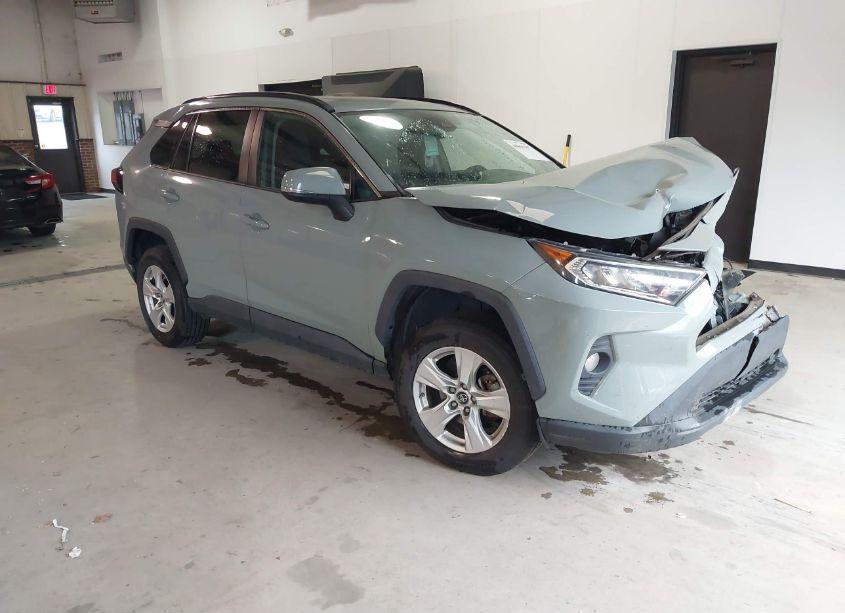 2019 Toyota Rav4 XLE (VIN 2T3W1RFV5KC004463) main photo