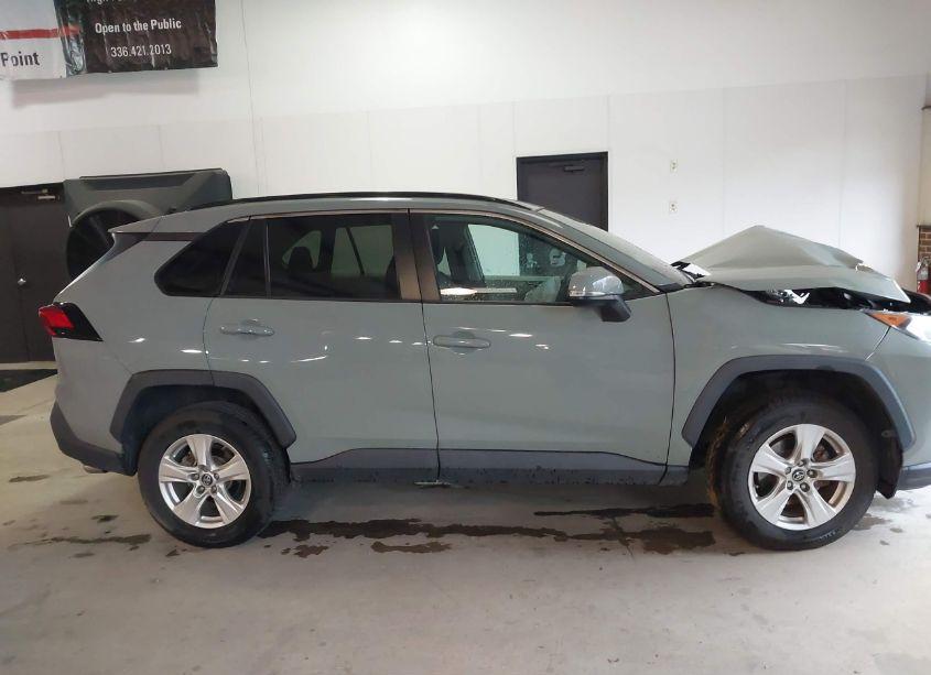 Photo 13 of 2019 Toyota Rav4 XLE (VIN 2T3W1RFV5KC004463)