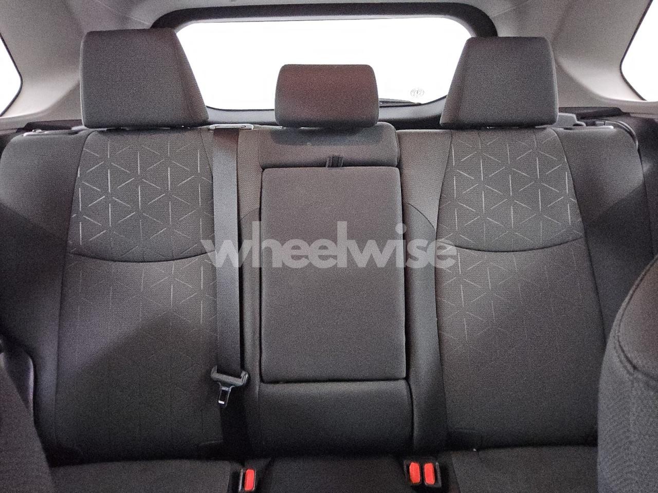 Photo 10 of 2019 TOYOTA RAV4 XLE (VIN 2T3W1RFV5KC024938)