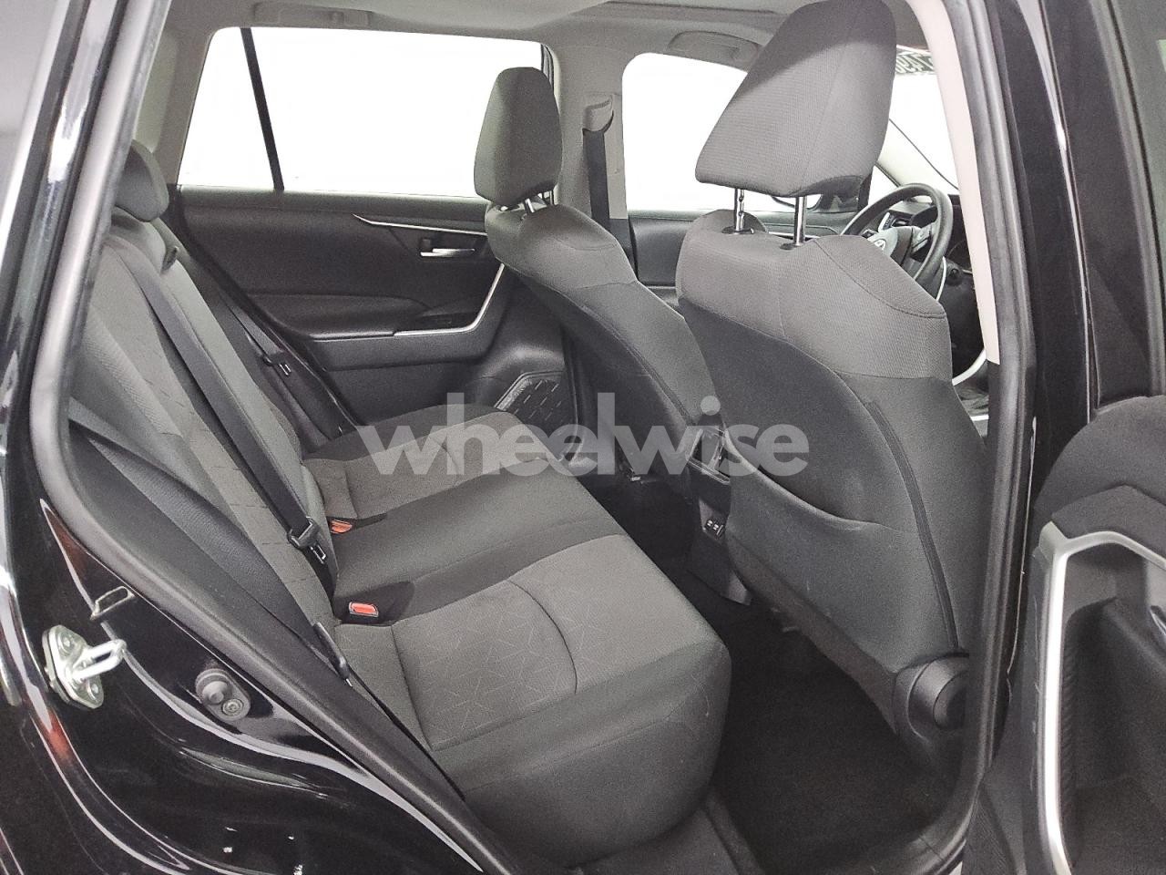 Photo 11 of 2019 TOYOTA RAV4 XLE (VIN 2T3W1RFV5KC024938)