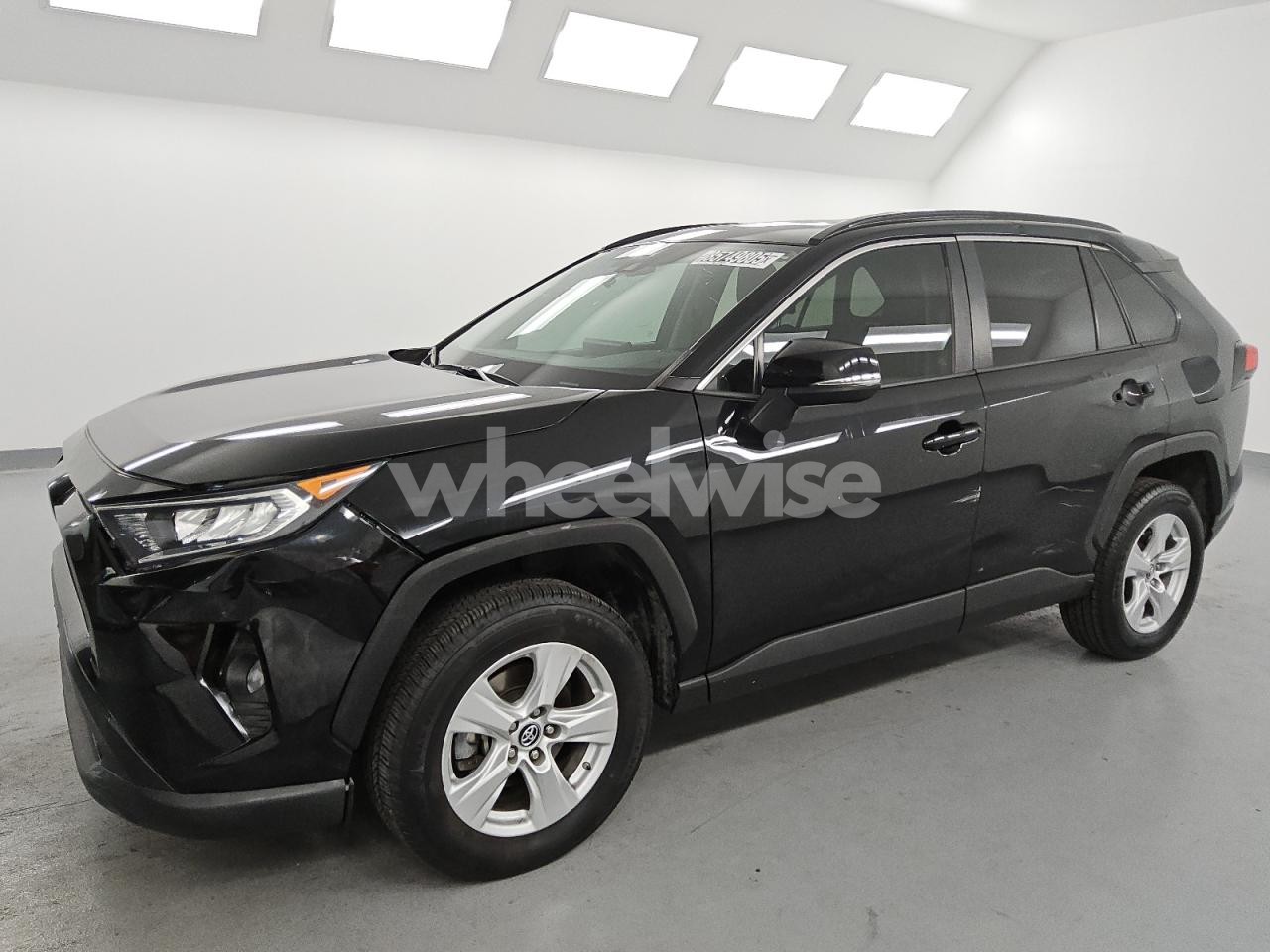 2019 TOYOTA RAV4 XLE (VIN 2T3W1RFV5KC024938) main photo