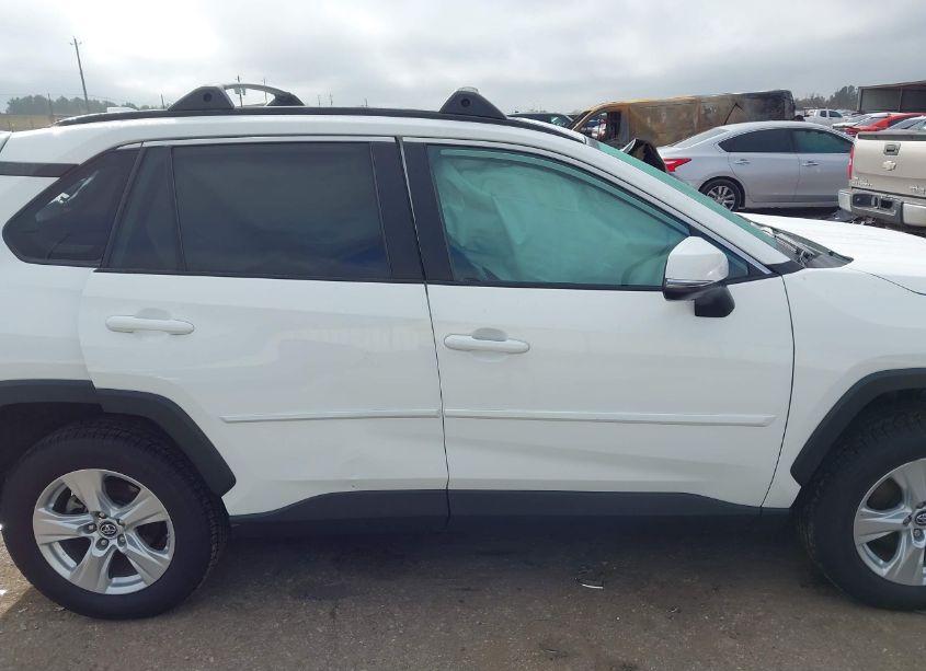 Photo 13 of 2019 Toyota Rav4 XLE (VIN 2T3W1RFV5KW008284)