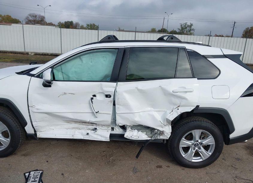 Photo 14 of 2019 Toyota Rav4 XLE (VIN 2T3W1RFV5KW008284)