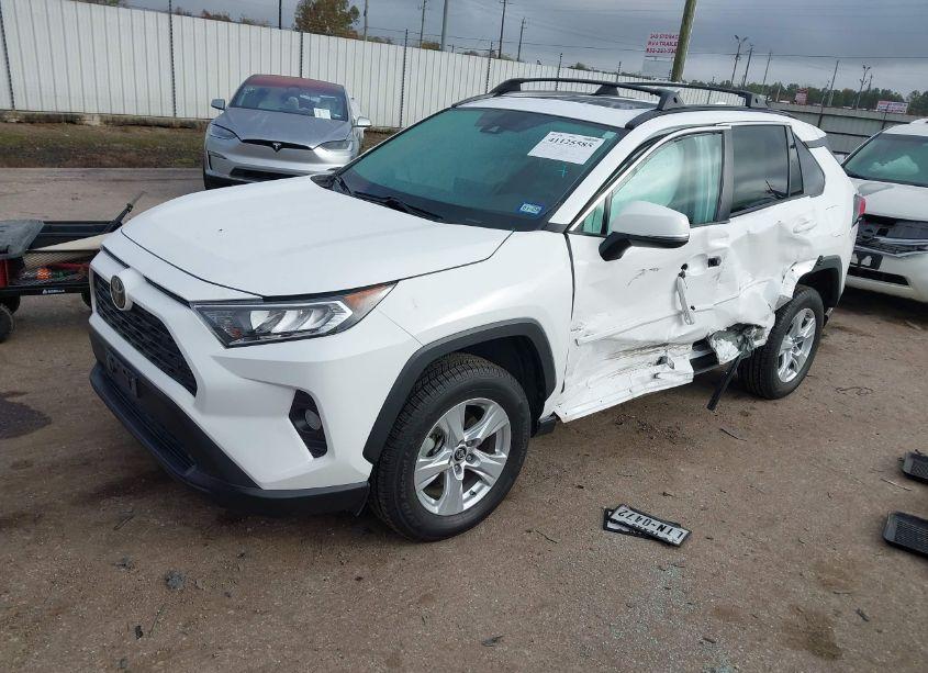 Photo 2 of 2019 Toyota Rav4 XLE (VIN 2T3W1RFV5KW008284)