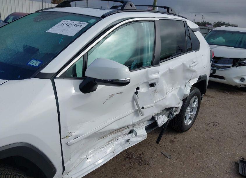 Photo 6 of 2019 Toyota Rav4 XLE (VIN 2T3W1RFV5KW008284)