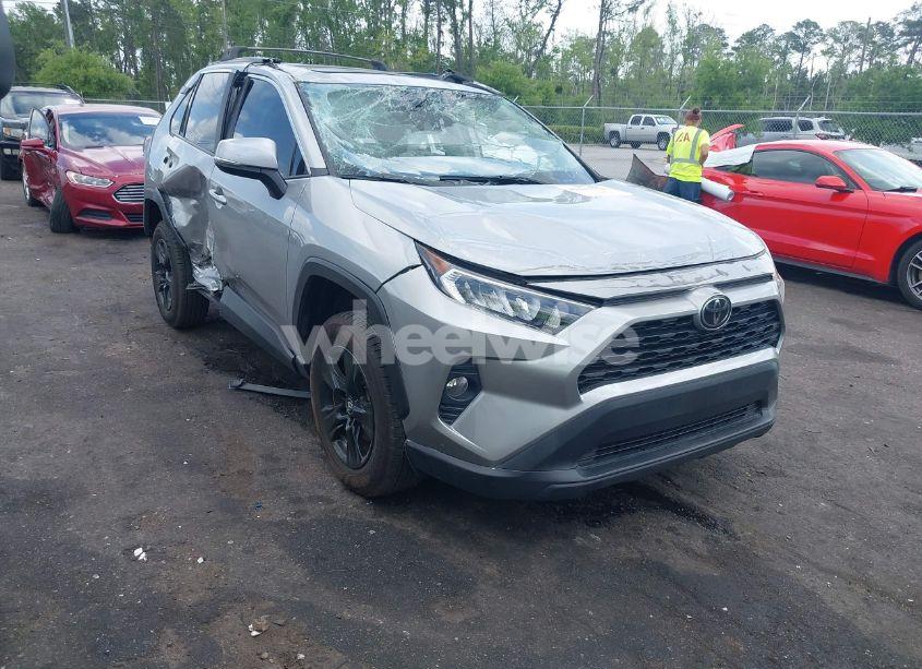 2019 Toyota Rav4 XLE (VIN 2T3W1RFV5KW034268) main photo