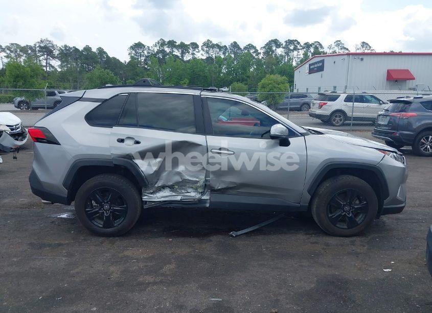 Photo 13 of 2019 Toyota Rav4 XLE (VIN 2T3W1RFV5KW034268)