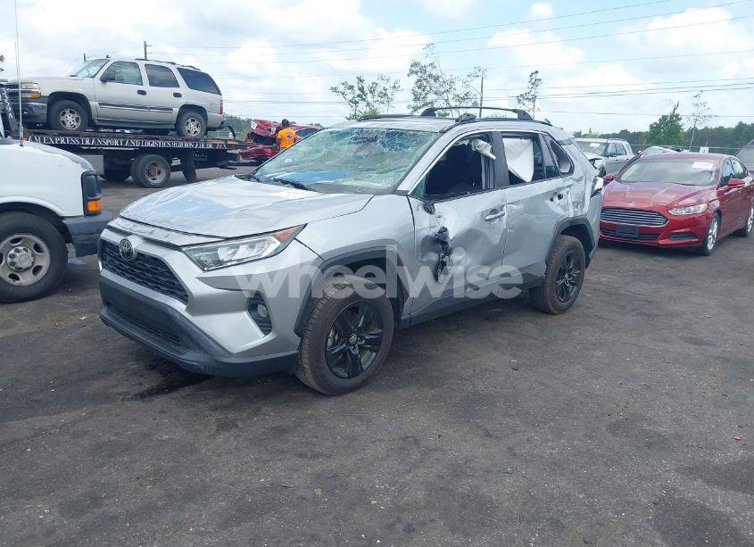 Photo 2 of 2019 Toyota Rav4 XLE (VIN 2T3W1RFV5KW034268)