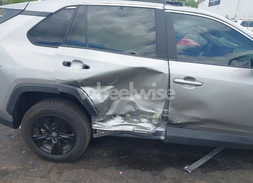 Photo 6 of 2019 Toyota Rav4 XLE (VIN 2T3W1RFV5KW034268)