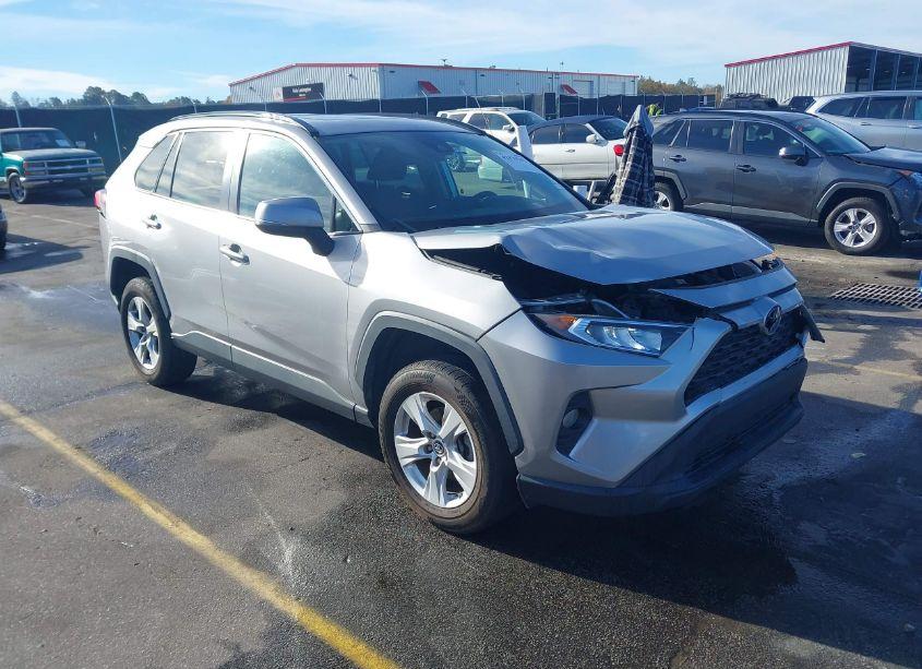 2019 Toyota Rav4 XLE (VIN 2T3W1RFV5KW052298) main photo